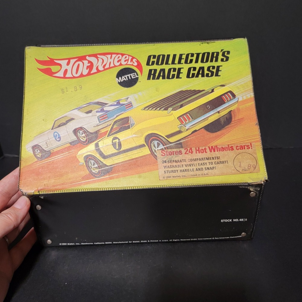 Vintage dated 1969 Hot Wheels Collector's Race Case w/ 18 toy trucks & cars